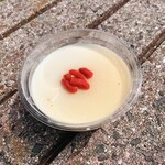 四川料理の店 chusen - 柔らか杏仁豆腐　¥300