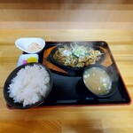 食堂 颯楽 - 料理写真:豚ホルモン焼き定食 850円