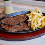 ペルー料理 リマ18 - Bisteck a la parilla＋ensaiada＋papa y arroz