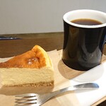 イット コーヒー - チーズケーキとブレンドコーヒー2