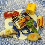 やま中・本店　鮨と日本料理　 - 特上おまかせにぎり〈2皿目〉：赤身、小肌、鮑、蛍烏賊、玉子、穴子