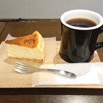 イット コーヒー - チーズケーキとブレンドコーヒー1