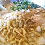 磨きの町のラーメン屋 味我駆 - 背脂Ｗチャーシュー麺（コショウをふって）