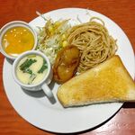 Supichi Barun - 炒めスパ、玉葱フライ、サラダ、茶碗蒸し、フルーツゼリー、トースト