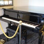 故宮 - ウェスティンのピアノ。ヤマハ製。小さい音で弾いてみた。（笑）