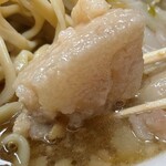 ラーメン二郎 - 【再訪】アブラコールしたらこんな塊がゴロゴロと