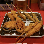 Kushi Katsu Temma Shichi Fuku Jin - 串カツ 7種(1,430円)
                        海老･牛カツ3本･玉ねぎ･スジ･いか･豚ロース･蓮根