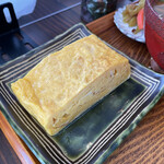 サンカク窓 - 本日のお昼ごはん（税込 1,000円）評価＝◎：ノルウェー産 サーモンハラス塩焼き、魚河岸の厚焼き玉子、茄子の胡麻味噌よごし