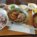 カフェ・アカリ - すき焼きのワンコインランチ