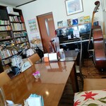 カフェ・アカリ - ジャズ演奏　楽器