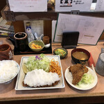 藤乃木 - ふぶきロースカツ定食 1330円。カニクリームコロッケ 160円。アジフライ 160円。