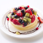 パラダイス - パラダイスパンケーキ　480円　パラダイス特製パンケーキ。フルーツを添えてビタミンもたっぷり。