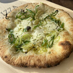 旅とPizzaとお宿 咲色 - はなもえぎ（花萌葱）軟白葱・モッツアレラ・タンタカ