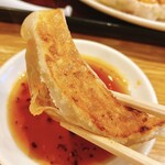 大阪王将 - 元祖焼餃子、酢醤油+ラー油で！