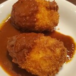 グリルらんぷ亭 - カニクリームコロッケ。ソースはトマトソース。