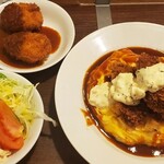 グリルらんぷ亭 - 追加でカニクリームコロッケを1つずつ。