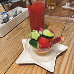 山梨レストラン メリメロ - きゅうりが星型とハート型のサラダ