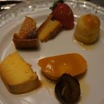 グリンデルワルド - 栗のプリン、ベリーのタルト