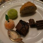 グリンデルワルド - 和菓子（団子）とチュロスにパン。