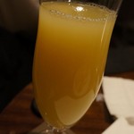 グリンデルワルド - グレープフルーツジュース。かなりかなり濃厚で強い酸味。ケーキを食べるには良いですね＾＾