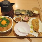 築地食堂 源ちゃん - 真鯛の胡麻だれ丼（ご飯大盛） + 鯛だし + アジフライ + ポテトサラダ
