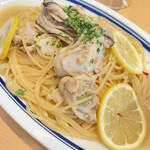 レカイエ オイスターバー - 真牡蠣のレモンペペロンチーノ　¥1590