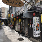 蜂屋 五条創業店 - ふらり〜との中に入口が