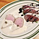 ヴィネリア グーフォ - 仔牛のツナマヨソース&カモの生ハム
      少量を盛り合わせ　600〜900円ぐらい