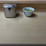 いもや - 先ずはお茶。粉茶です。