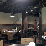 とりまさ - 店内（奥のテーブル席）