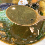 Karumaru - 【2022年02月】ニラとラムひき肉＠1,250円 （SOUP：サグSABAスープ＋150円、SPICE：緑のか～る、辛さ：⑤大辛、RICE：普通盛200g）、合計1,400円、スープアップ。サグSABAスープは「緑色」のスープです。
