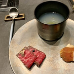 北海道焼肉 北うし - 北寄貝のヘパリーゼ　ミノ昆布〆  自家製カラスミ添え