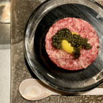 北海道焼肉 北うし - とろけるユッケ 
      美深産キャビア
      びえい和牛サーロイン使用