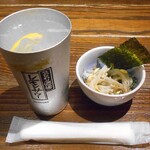 炭火野菜巻き串と餃子 博多うずまき - レモンサワー ＆ お通し