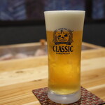 炭火焼き鳥と地酒 絢鳥 - サッポロクラッシック 550円(2022年3月)