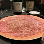 北海道焼肉 北うし - びえい和牛
      サーロイン焼きすき
      フランス産黒トリュフがけ