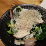 炭火焼き鳥と地酒 絢鳥 - シーザーサラダ 680円(2022年3月)