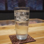 炭火焼き鳥と地酒 絢鳥 - おこげ(焼酎の水割）580円(2022年3月)