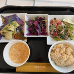 PARIYA - 鯖のマリネとキャベツのクミンオイル添え、紫キャベツとひじきのジンジャーマリネ、鮭と柴漬のグレインサラダ、飲み放題スープ、玄米