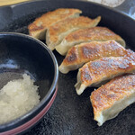 Chuukasoba Hachijuuhachiya - 熱々鉄板餃子