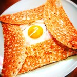 Creperie tsuki - コンプレット(￥1100)。自家製ジャンボンブランと卵、チーズが入っております。