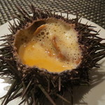 レストラン バカール - ウフ・ブルイエ(掻き卵)、塩水雲丹と共に3