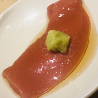 すし岩瀬 - 帆立の卵巣、薬味は胡麻油