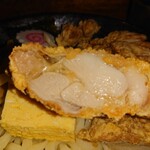 極太濁流ラーメン ら・けいこ - 鶏モモ肉の唐揚げ断面