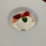 ラ・ゴレーナ - パンナコッタと苺のマリネ