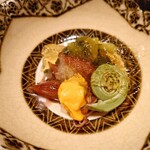 津の守坂 小柴 - 蛍烏賊の黄身酢掛け、わさび菜とわらび添え