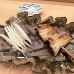 木挽町 とも樹 - 白魚の蒸し物と穴子の串焼き