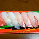 魚太郎 市場食堂 - 中トロ入り地魚握り寿司　1,000円