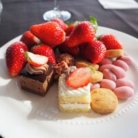 XEX ATAGO GREEN HILLS / Salvatore Cuomo Bros. - 食べたいちごの一部