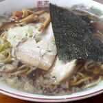 すとうらーめん - 程よい背脂がいいアクセント！